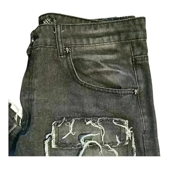 RARE Rebel Vengeance Black Wash Distressed Jeans With Skulls Accents Size 34 - Picture 4 of 8